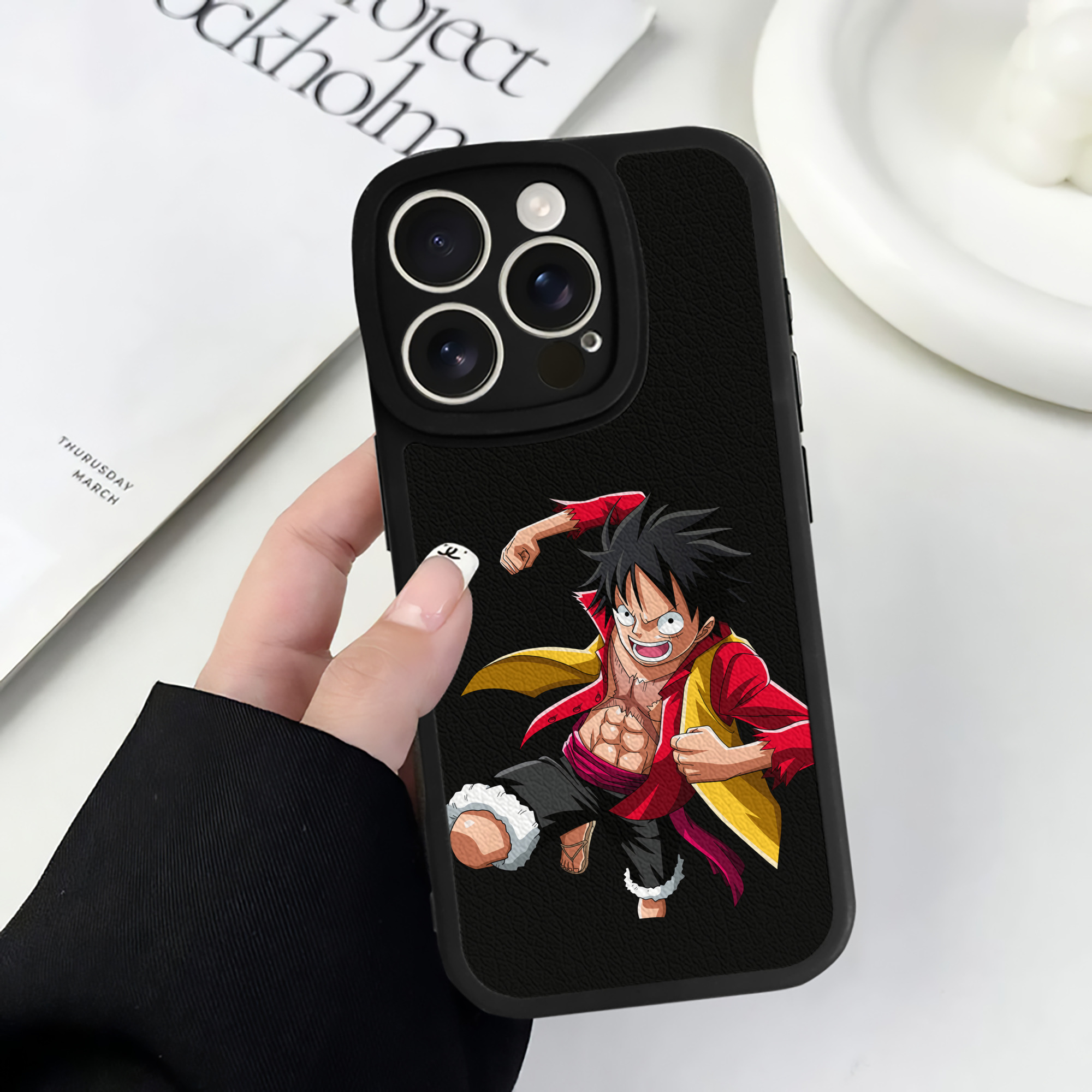 （画像用） ワンピース モンキー・D・ルフィ ONE PIECE Monkey D. Luffy 【iPhone 16シリーズ対応】シリコンスマホケース（レザー調） 材質：シリコン